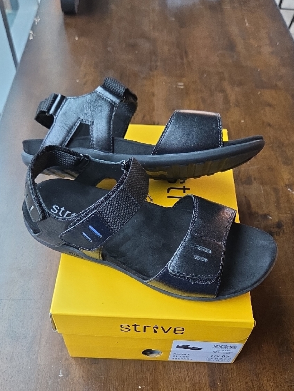 Strive Size 7 Women's NEW Black Leather Adjustable Strap Sandals